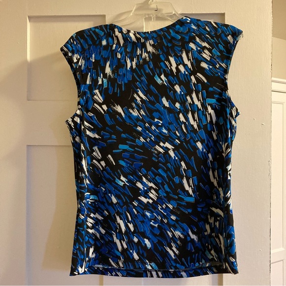 Blue Abstract Pattern Sleeveless Blouse - Picture 4 of 4